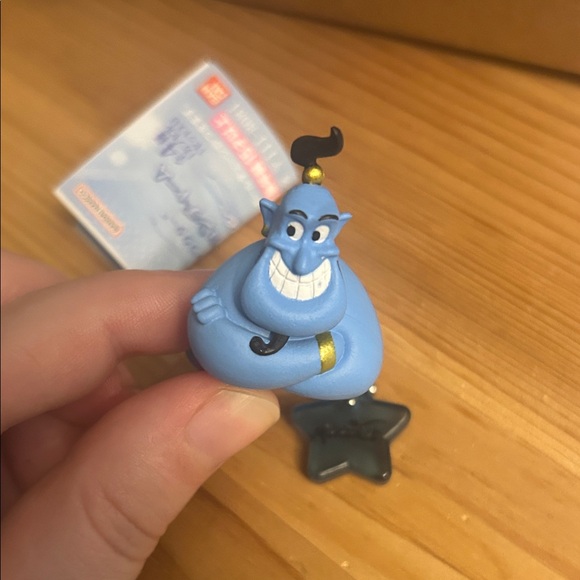 Blue Genie Keychain - Picture 3 of 4
